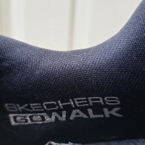 Skechers Men's Gowalk Arch Fit Athletic Walking Shoes - Picture 12 of 12